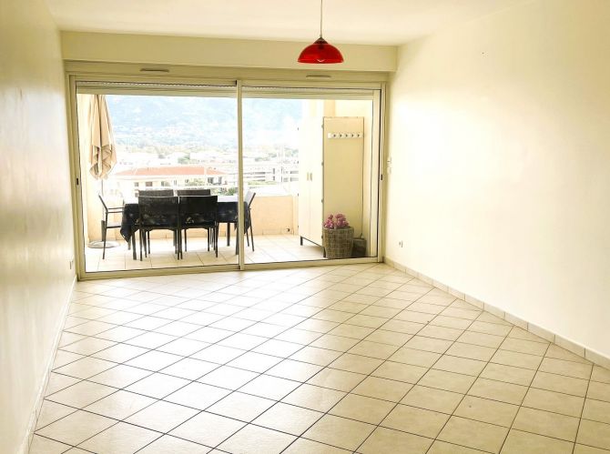 Exclusivité:  appartement 3 pièces avec terrasse 