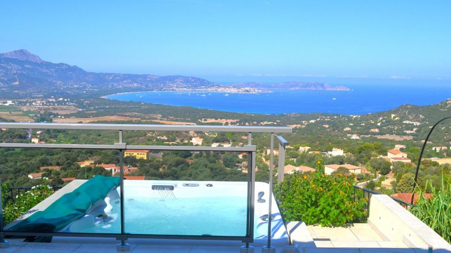 Villa avec Jacuzzi et vue panoramique sur la Baie de Calvi L50 