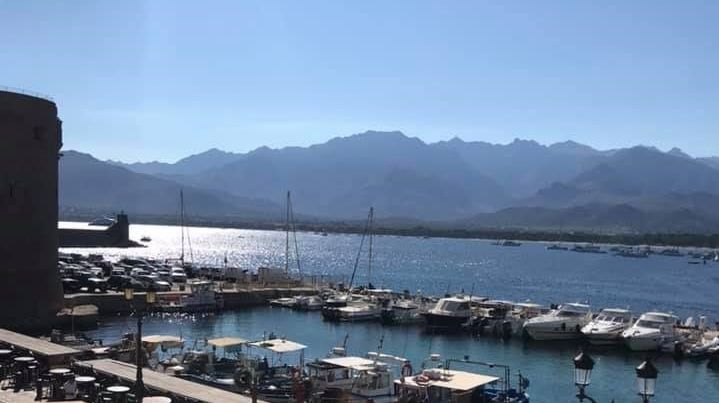 T2 avec vue panoramique sur la mer et les montagnes pour 4 personnes L06 