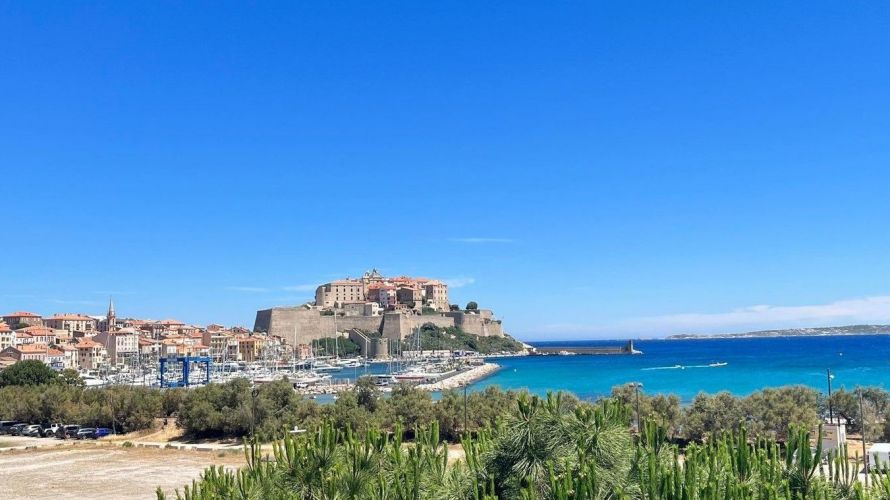Loft Calvi Centre avec vue Panoramique pour 8 personnes L30 