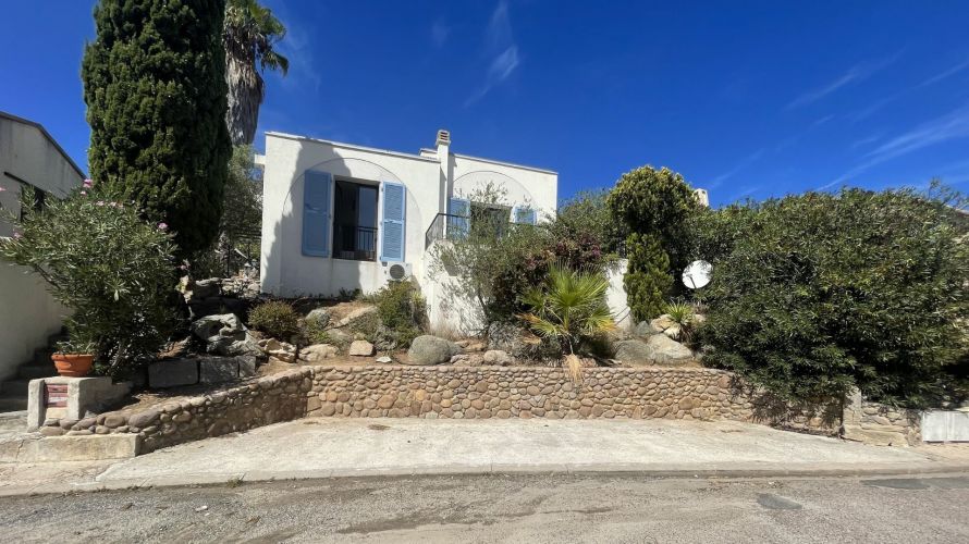Jolie Maison sur les Hauteurs de Calvi L02 