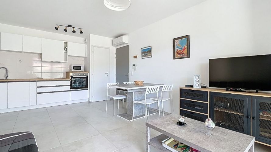 NOUVEAUTE! T2 Lumineux et entièrement climatisé dans la marina de Sant' Ambroggio L05 
