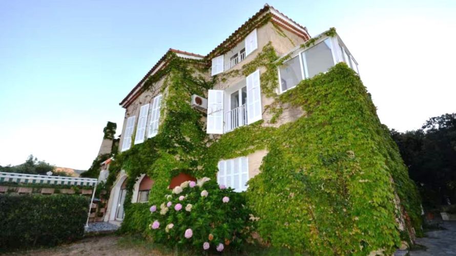 Appartement de type T3 situé au Rez-de-chaussée d'une Villa avec Jardin et Piscine  L34 