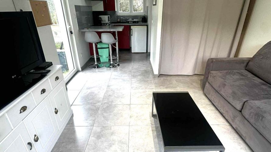 Joli Studio Climatisé avec Terrasse et jardin L11 