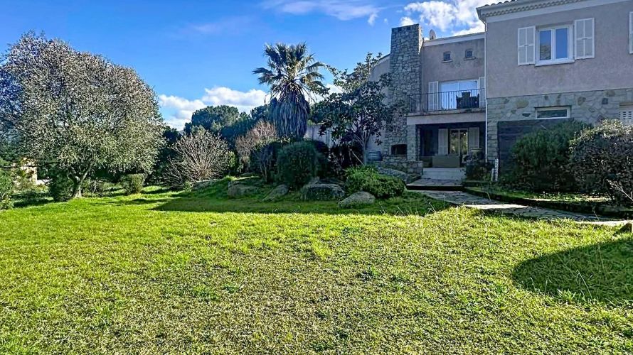 Magnifique Villa avec terrain de 200m² proche Calvi Centre pour 8 personnes L26 
