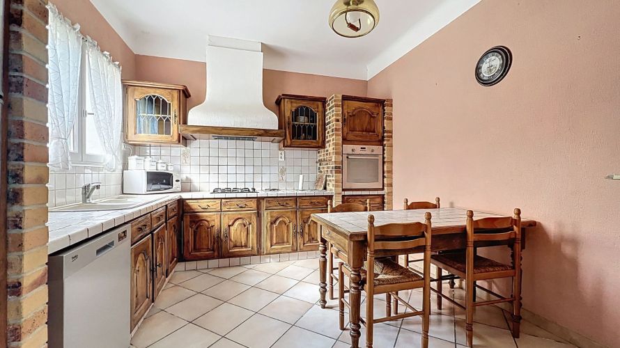 Appartement de type T3 situé au Rez-de-chaussée d'une Villa avec Jardin et Piscine  L34 