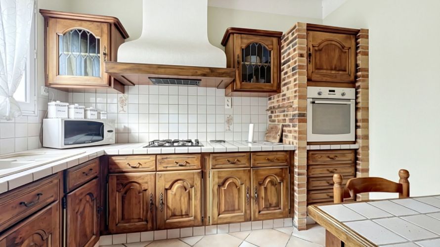 Appartement de type T3 situé au Rez-de-chaussée d'une Villa avec Jardin et Piscine  L34 