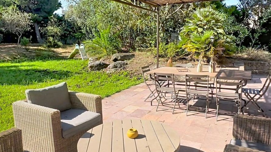 Magnifique Villa avec terrain de 2000m proche Calvi Centre pour 8 personnes L26 