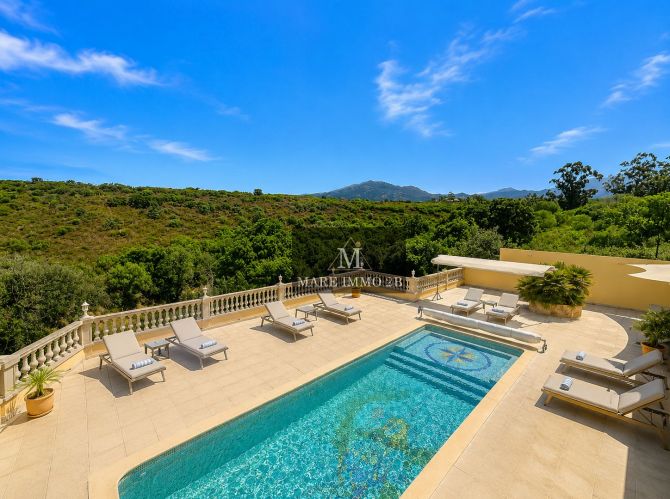 Nouveauté : Maison de 305.09m²  soit 7 pièces avec Superbe vue 