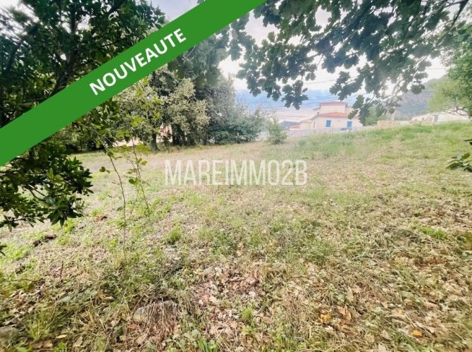 Terrain constructible de 1025m² 
