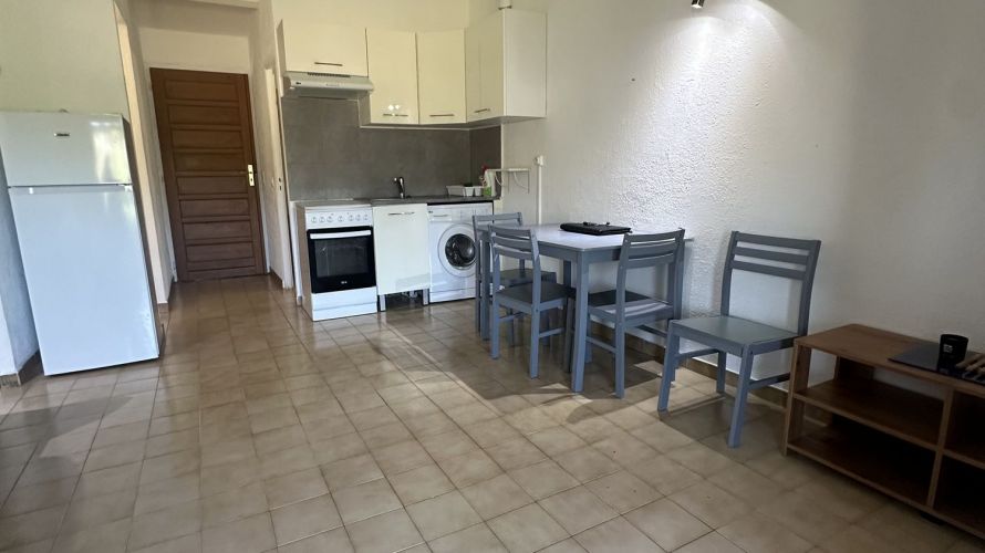 Studio meublé avec Terrasse et Parking 