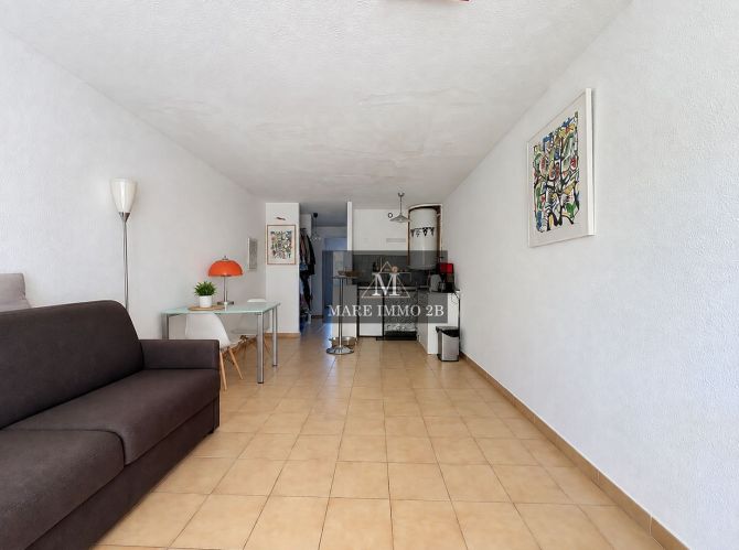 Un studio qui réunit emplacement, extérieur et stationnement 
