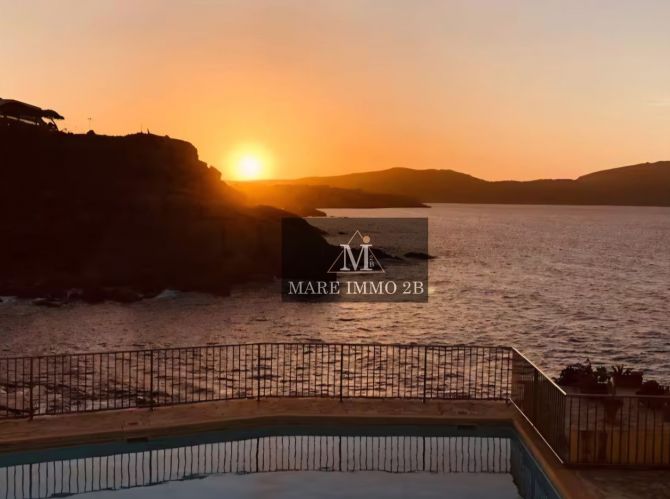 Au cœur de Calvi, découvrez cet appartement 2 pièces avec piscine et accès mer. 