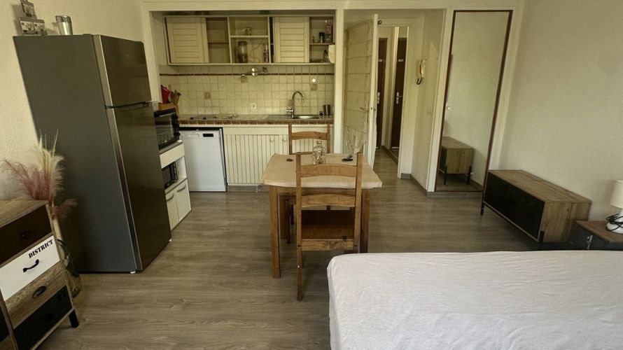 Studio meublé en location annuelle 